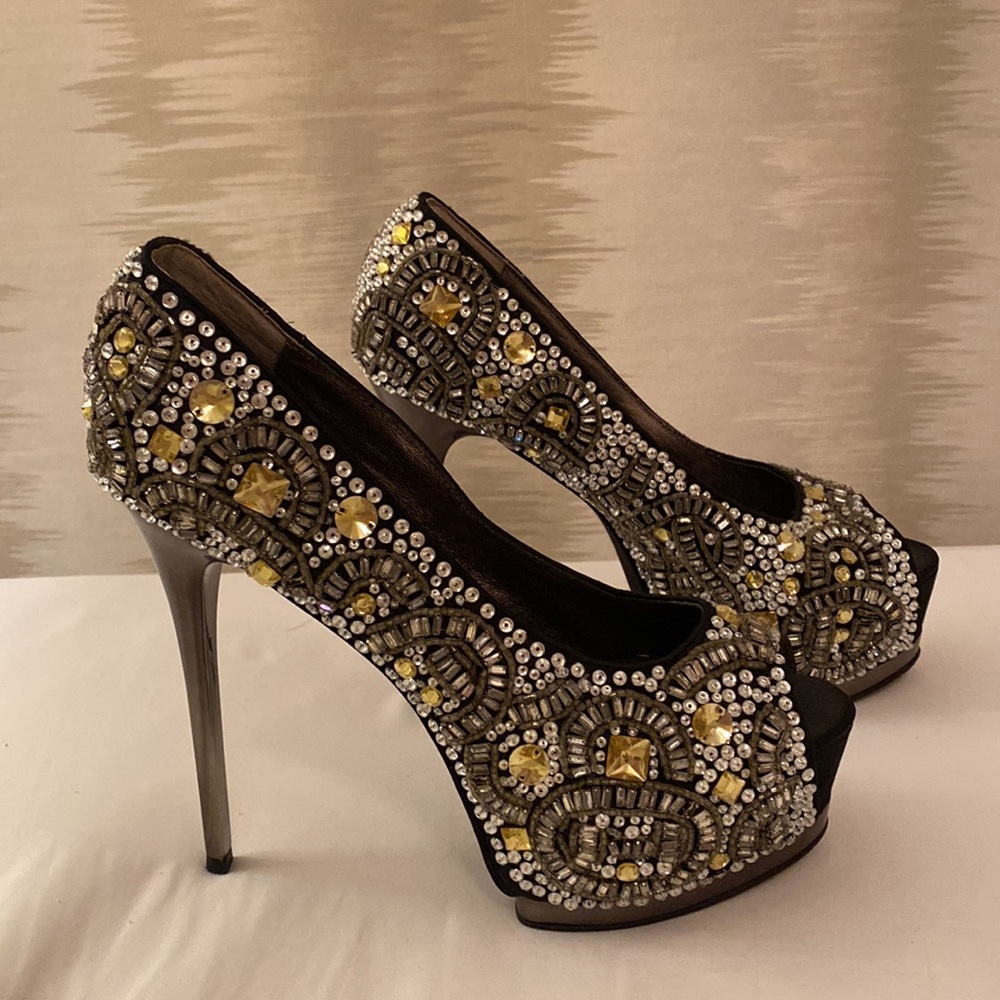 Stunning crystal heels. - Picture 5 of 11